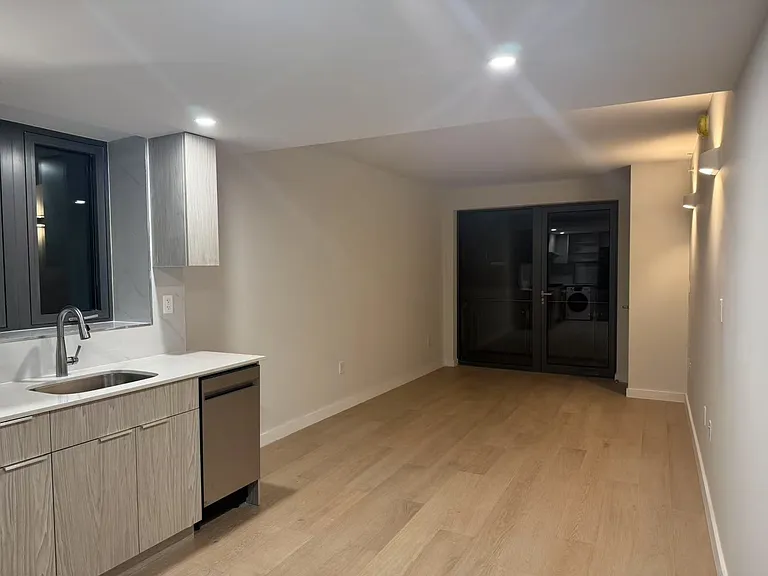 136-80 41st Ave #7D — Photo 1