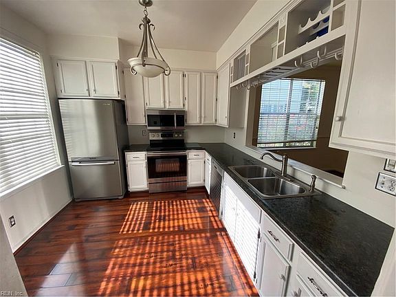 5th image of 115 Creekstone Dr