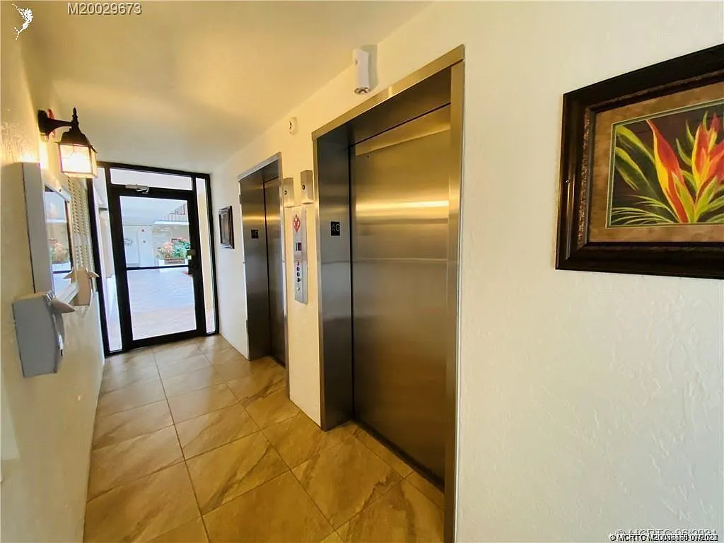 2 bed, 2.0 bath, 1197 sqft, $5,100 — Photo 3