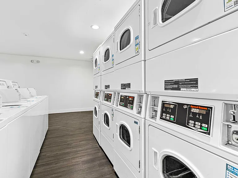 Summerview Beach Resort Luxury Apartments — Photo 33