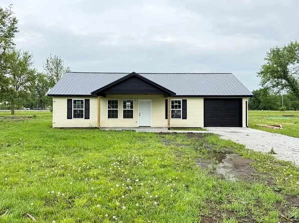 104 W Barrett Ave, Walker, MO 64790
