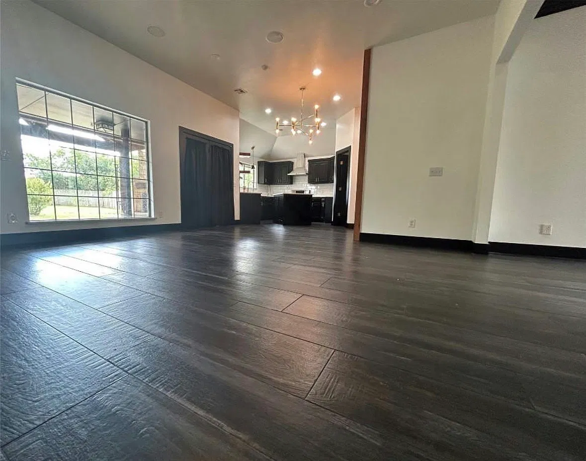 3 bed, 1833 sqft, $1,900 — Photo 3