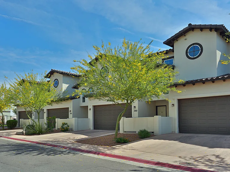 Bella Estancias Apartment Homes — Photo 8