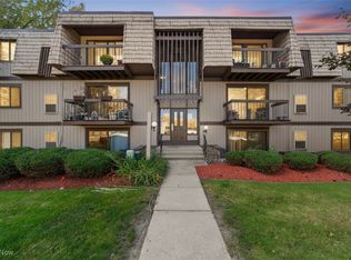 9510 Cove Dr UNIT C12, North Royalton, OH 44133
