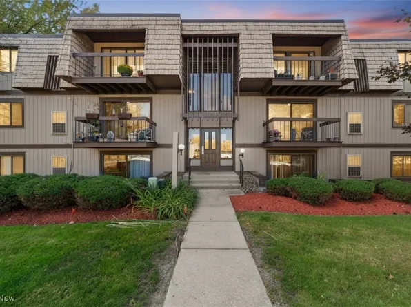 9510 Cove Dr Unit C12, North Royalton, OH 44133