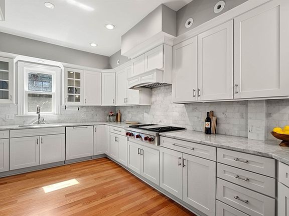 5th image of 53 University Rd #2