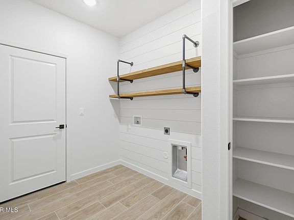 5th image of 12717 Middlesbrough Ave