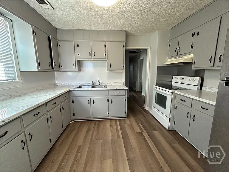 3715 Skidaway Rd — Photo 11