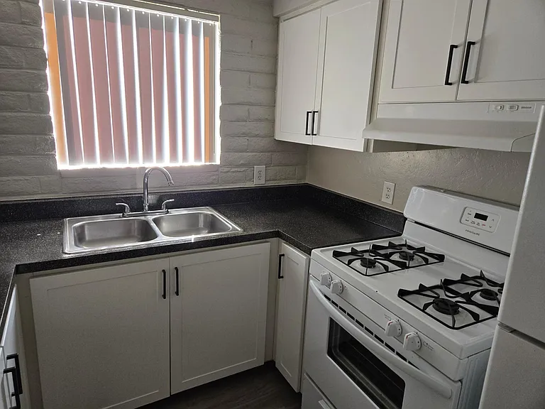 400 N Westmoreland Ave #C — Photo 2