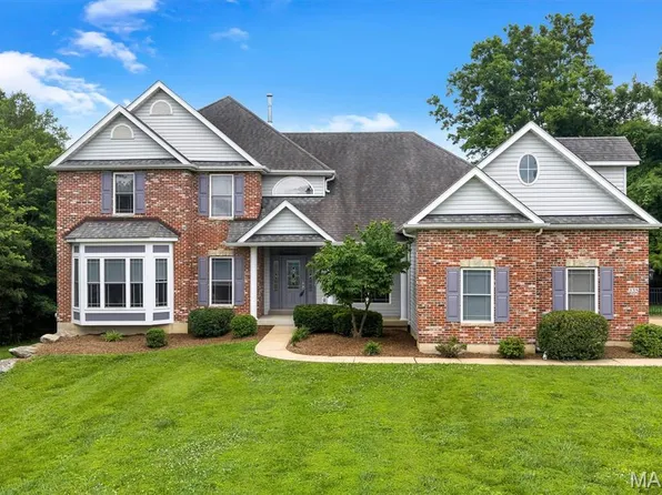 335 Summit Rd, Fenton, MO 63026