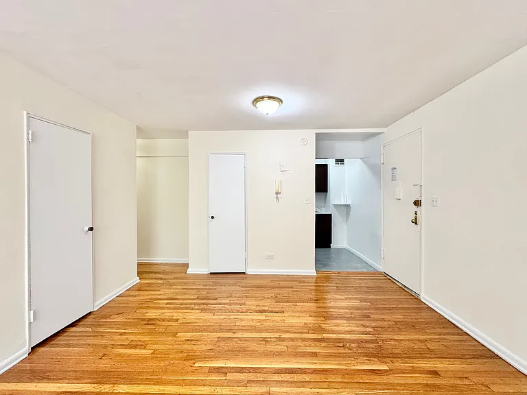 38-15 Bowne St #2B — Photo 4