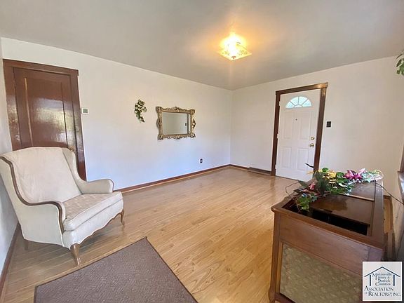 5th image of 70 Peverall Ln