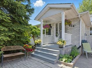 624 Settlersfield Ct #B, Waterloo, ON N2T2K7