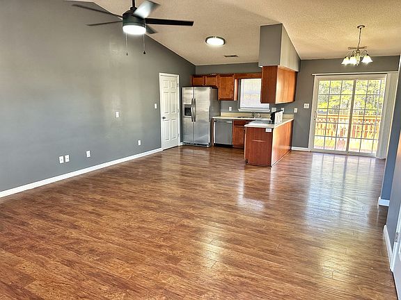 5th image of 169 Wheaton Dr