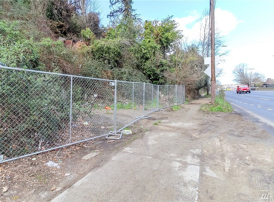 1st image of 2505 Aurora Ave N