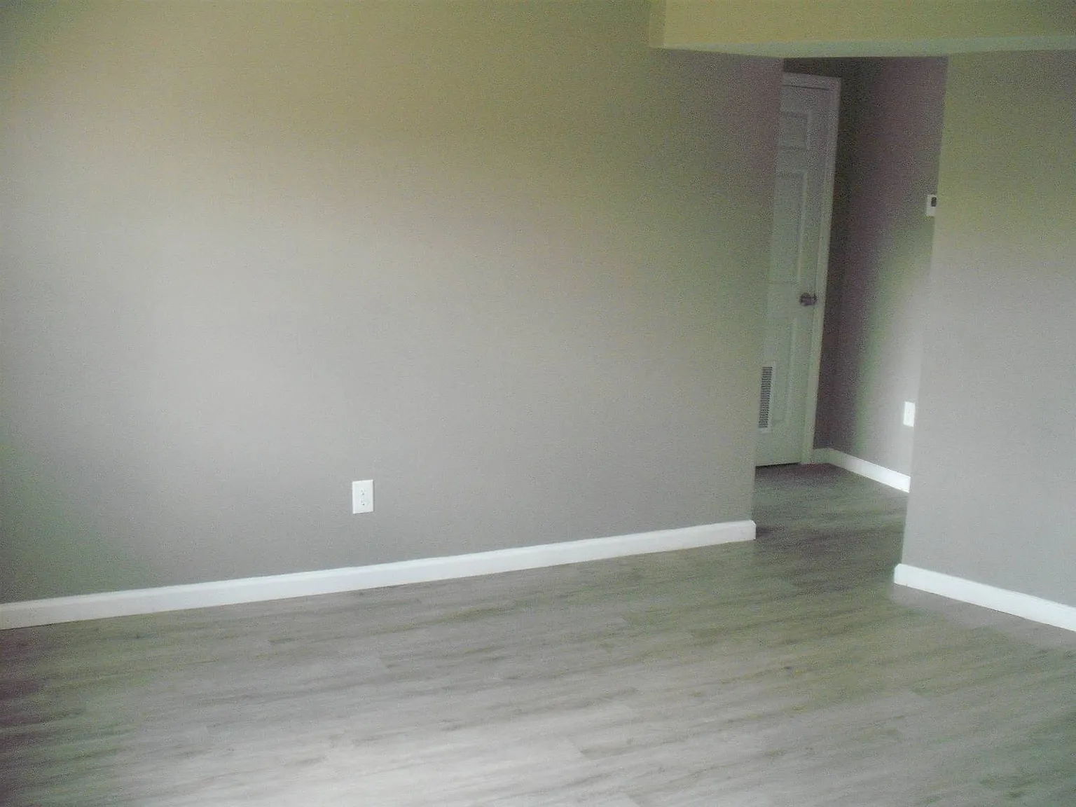2 bed, 1.0 bath, $850 — Photo 4