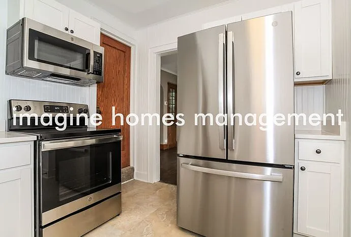 1453 Larchmont Ave — Photo 6