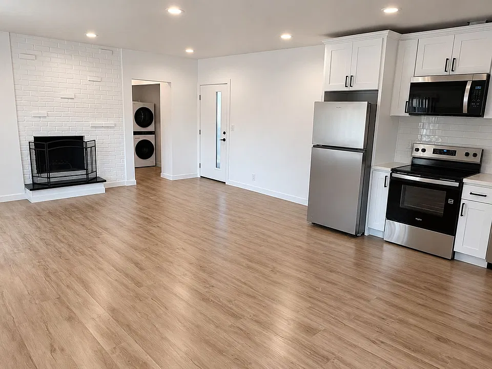 Free Rent Beautiful & Spacious Unit For Rent