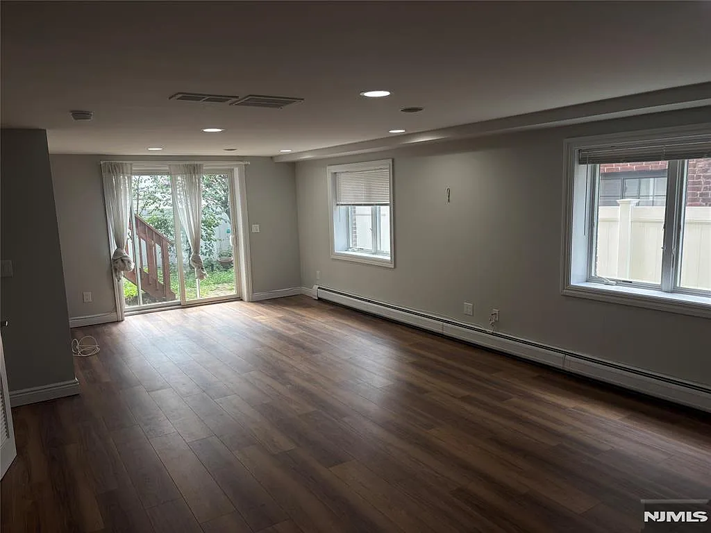 3 bed, 3000 sqft, $4,700 — Photo 4