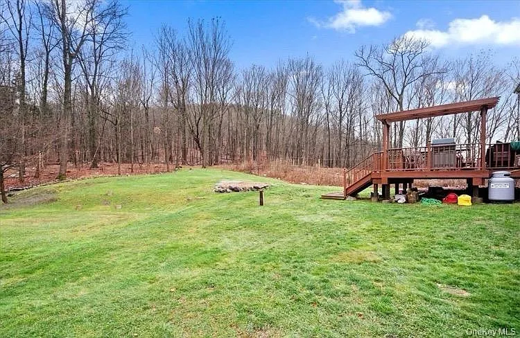 25 Round Hill Rd — Photo 3