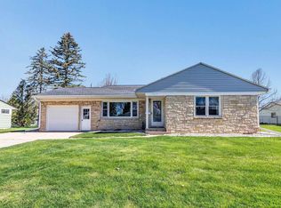 1615 Highview St, De Pere, WI 54115