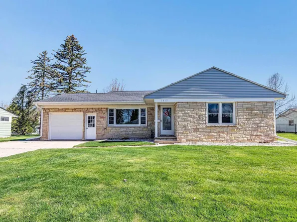 1615 Highview St, De Pere, WI 54115