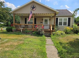 1555 Hay Ave, Coshocton, OH 43812