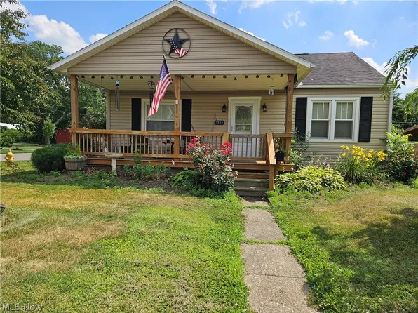 1555 Hay Ave, Coshocton, OH 43812