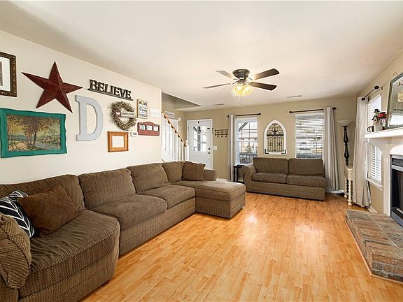 4th image of 2737 E Holmes Dr