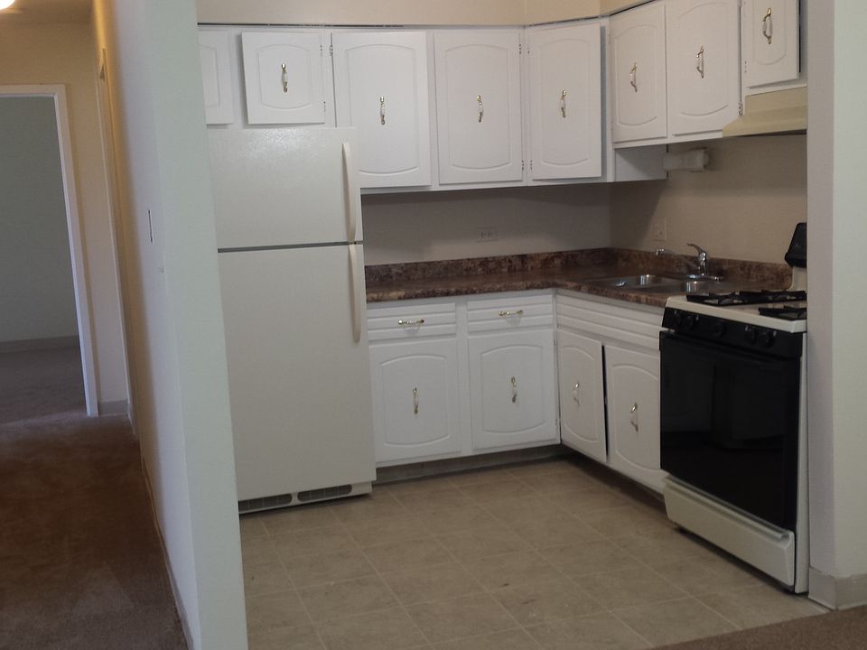 1st image of 885 Westmoreland Dr APT 13