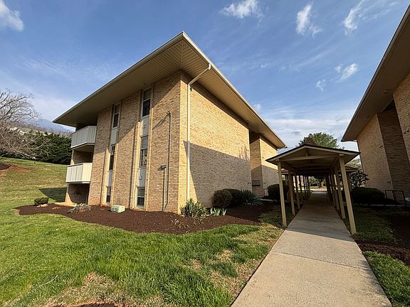 3rd image of 5260 Crossbow Cir Unit 10D