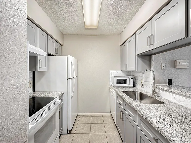 2120 El Paseo St #2407 — Photo 6