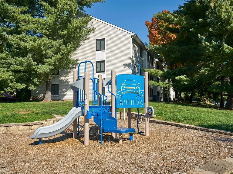 Seneca Place — Photo 30