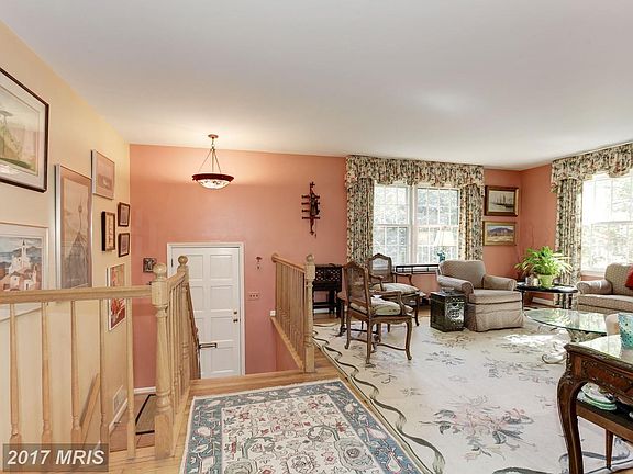 3rd image of 6027 Chatsworth Ln