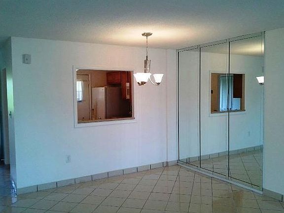 4th image of 3750 NE 169th St APT 402