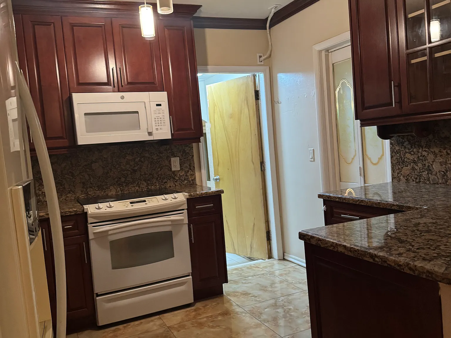 3 bed, 1919 sqft, $3,500 — Photo 4