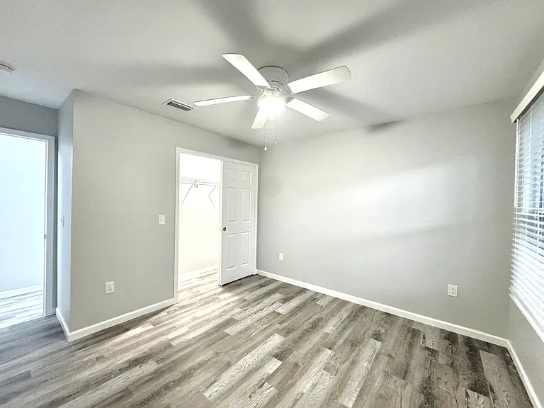 704 E Chestnut Ave — Photo 17