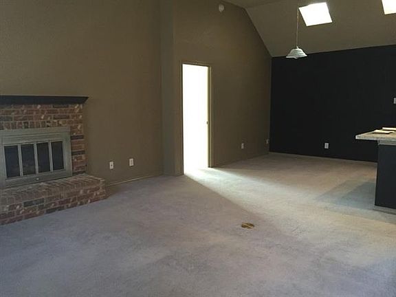 4th image of 1420 Drake Ln