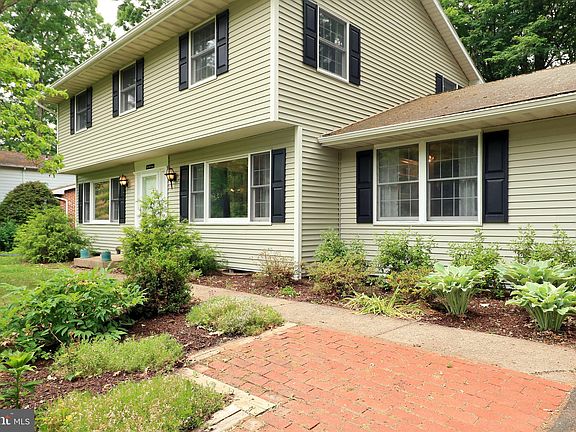 5th image of 1458 Park Ln