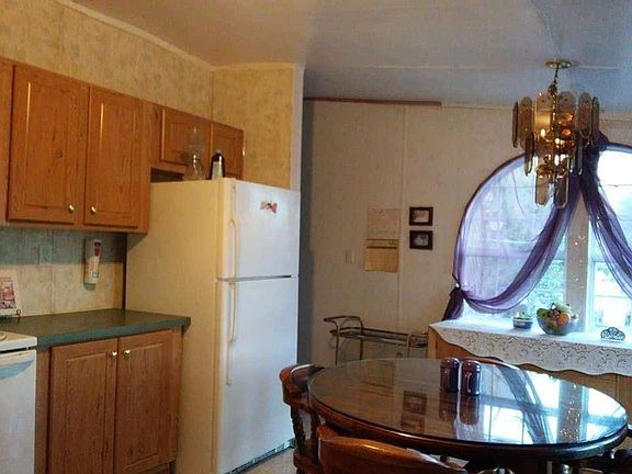 4th image of 304 Wade Ln