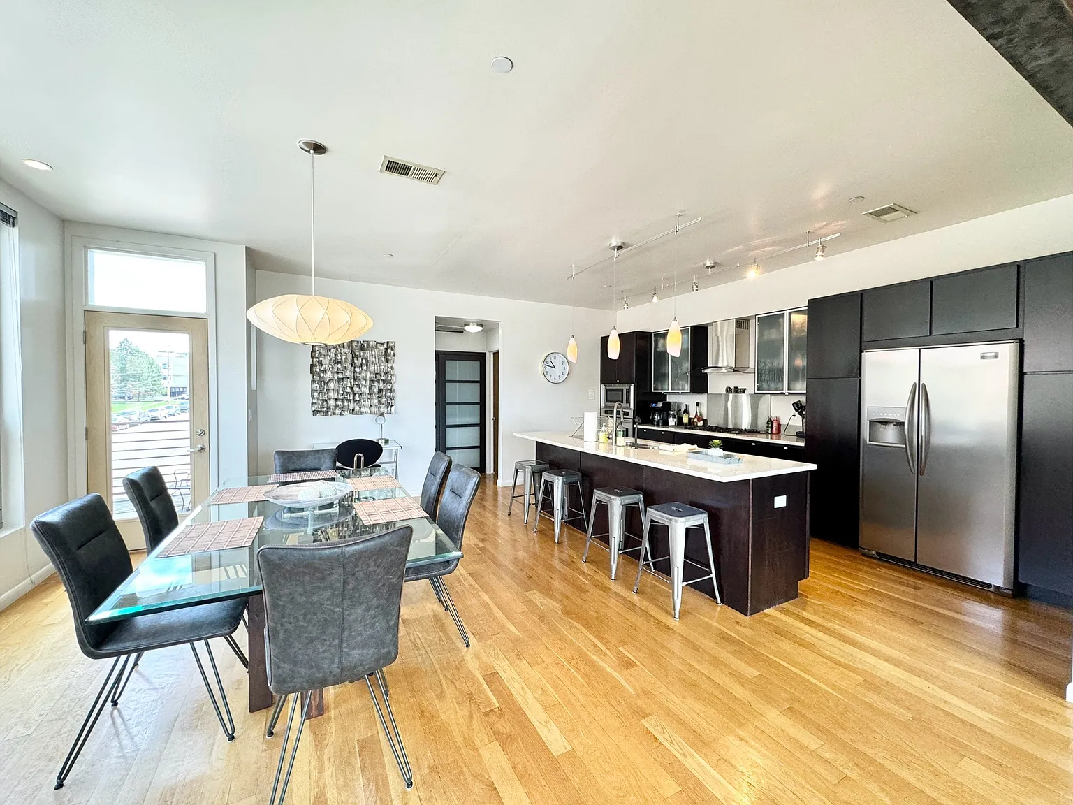 2 bed, 1580 sqft, $3,300 — Photo 3
