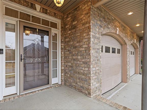 3rd image of 975 Boyer Dr