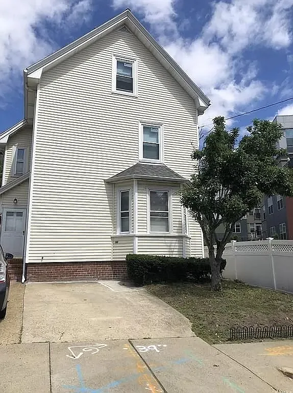 1 bed, 500 sqft, $1,900 — Photo 3