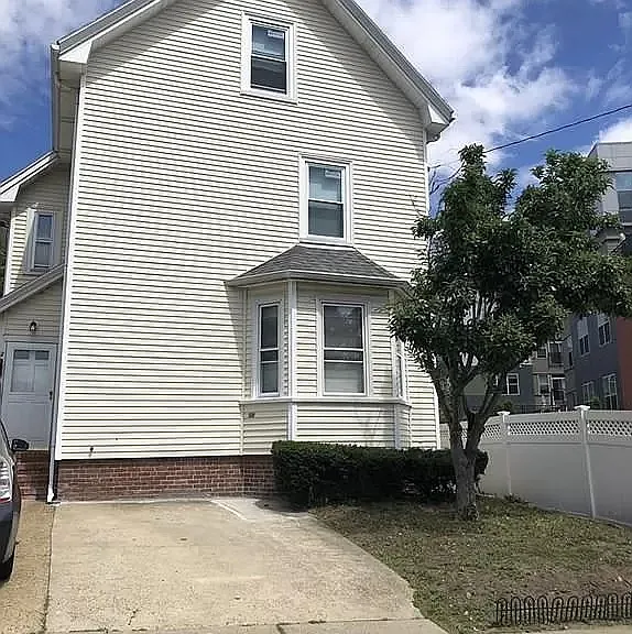 52 Irving St #1B — Photo 3
