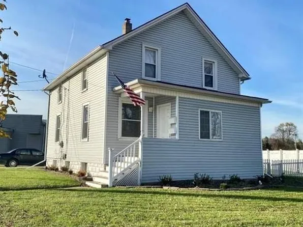 68305 Howard St, Richmond, MI 48062