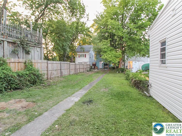 109 W Saint Joseph St — Photo 17