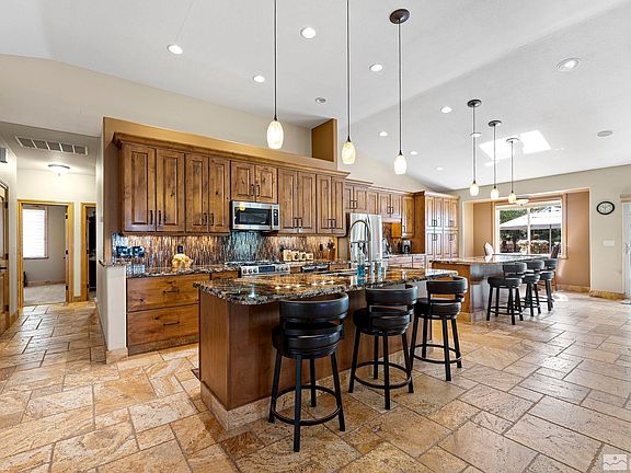 3rd image of 282 Saintsbury Ct