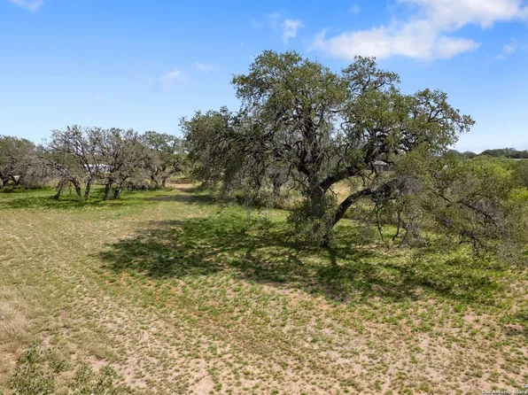 1 ACRE (TRACT) out of 1081 CR 773, Devine, TX 78016