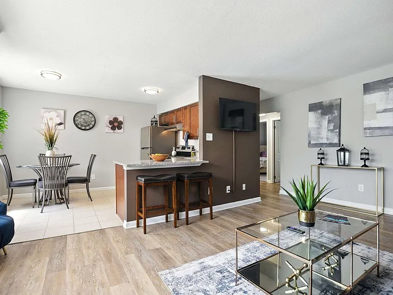 Northbrook Apartments — Photo 6