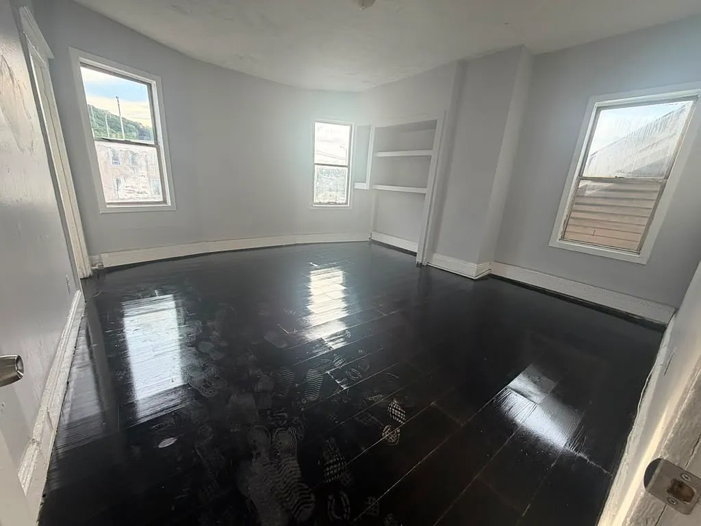 3 bed, $1,900 — Photo 4